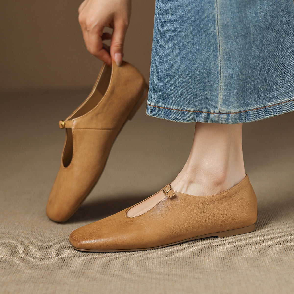 ÚNA | High-Vamp Mary Jane Flats