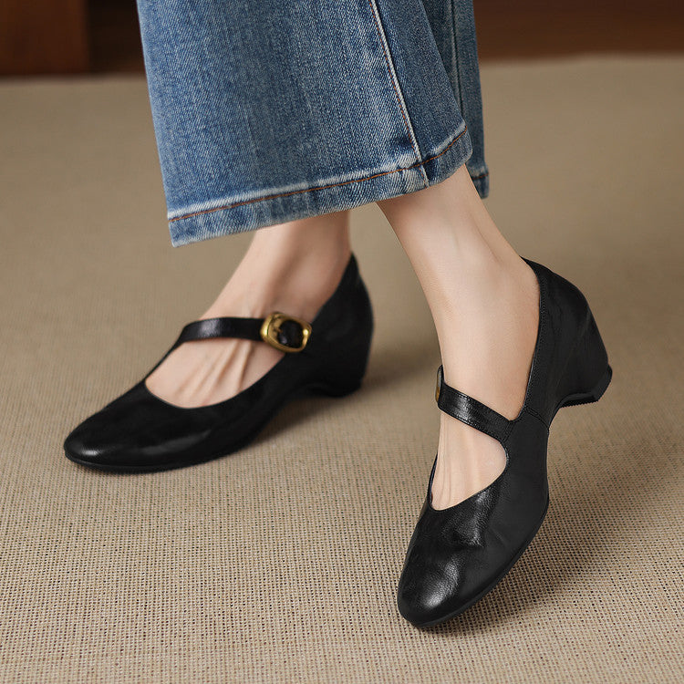 LÍADAN | Round-Toe Mary Jane Flats