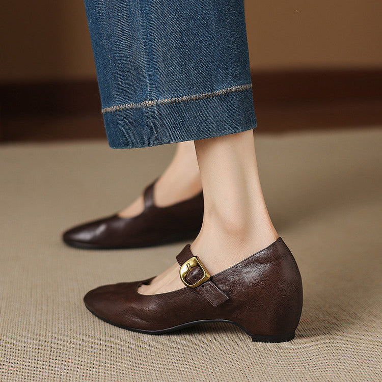 LÍADAN | Round-Toe Mary Jane Flats