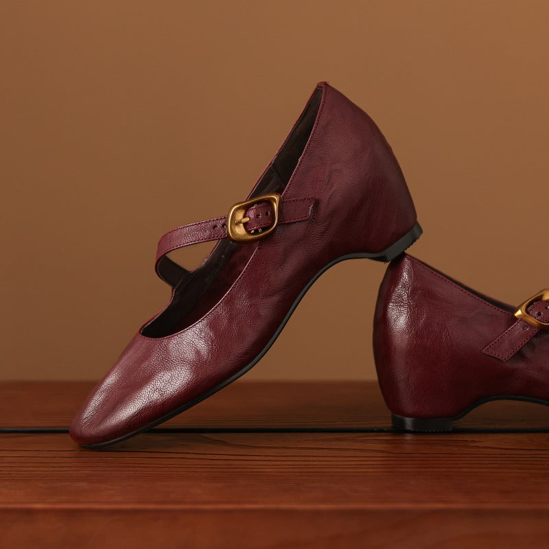 LÍADAN | Round-Toe Mary Jane Flats