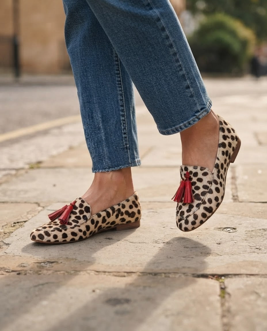 KARLIJN | MOCASSINS MET STIPPEN EN KWASTJES