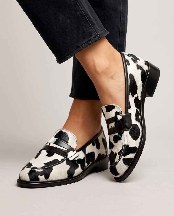 NIENKE | PENNY MOCASSINS MET KOEIENPRINT