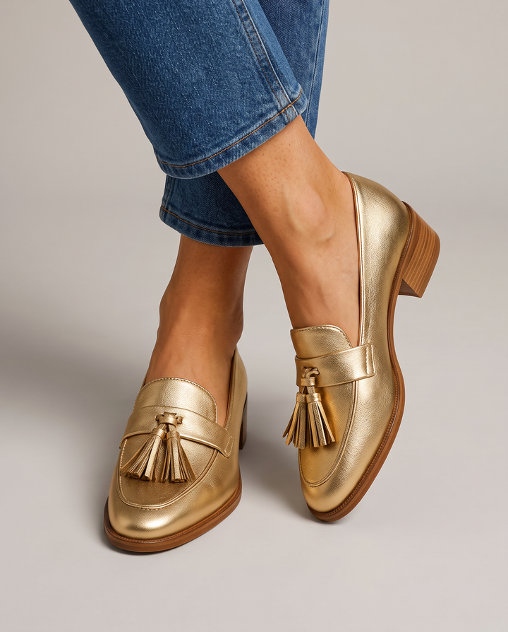 FENNA | GOUDKLEURIGE MOCASSINS MET KWASTJES
