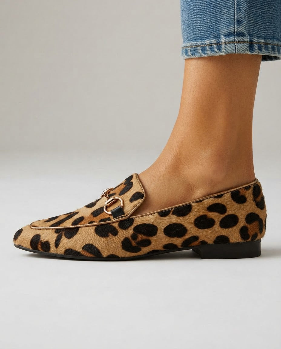 CAROLIEN | MOCASSINS MET LUIPAARDPRINT EN GOUDEN BIT