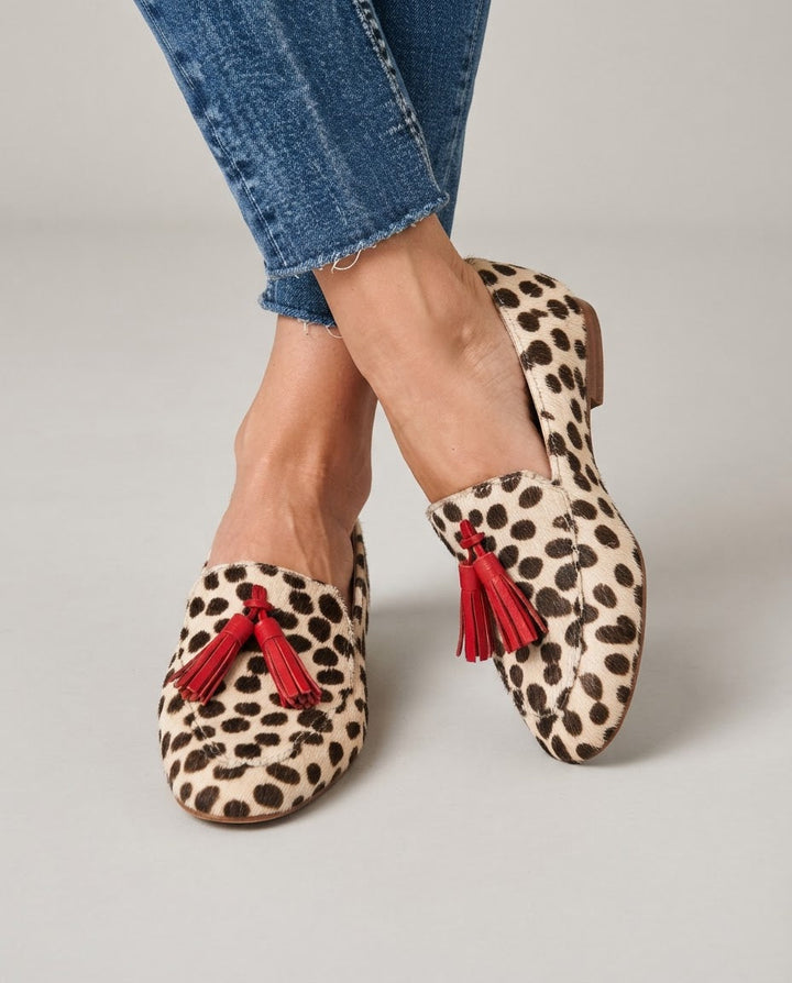 KARLIJN | MOCASSINS MET STIPPEN EN KWASTJES