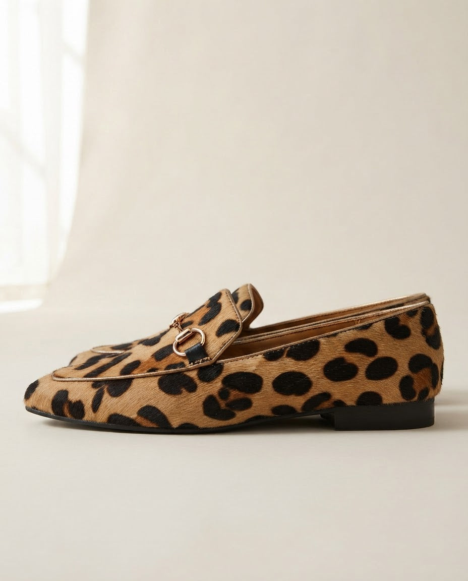 CAROLIEN | MOCASSINS MET LUIPAARDPRINT EN GOUDEN BIT