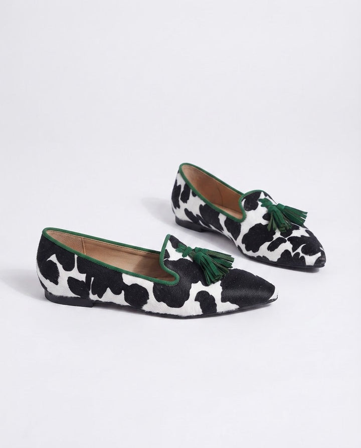IMKE | MOCASSINS MET KOEIENPRINT EN GROENE KWASTJES